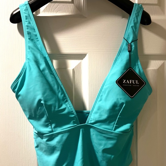 High cut plunge one piece swim - Picture 3 of 5